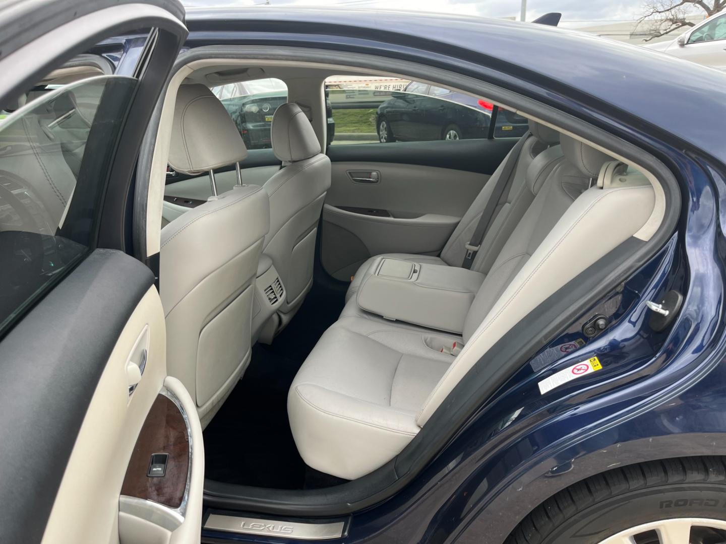 2011 blue /TAN Lexus ES 350 Sedan (JTHBK1EG5B2) with an 3.5L V6 DOHC 24V engine, 6-Speed Automatic transmission, located at 14700 Tomball Parkway 249, Houston, TX, 77086, (281) 444-2200, 29.928619, -95.504074 - Photo#9